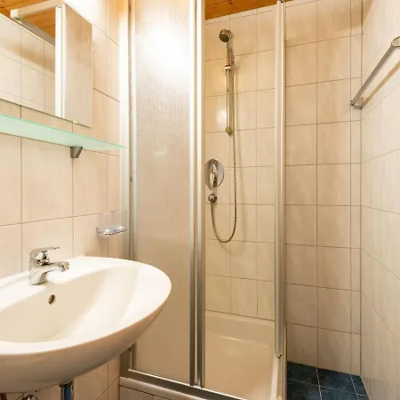 Appartement Neat In With Balcony Or Terrace